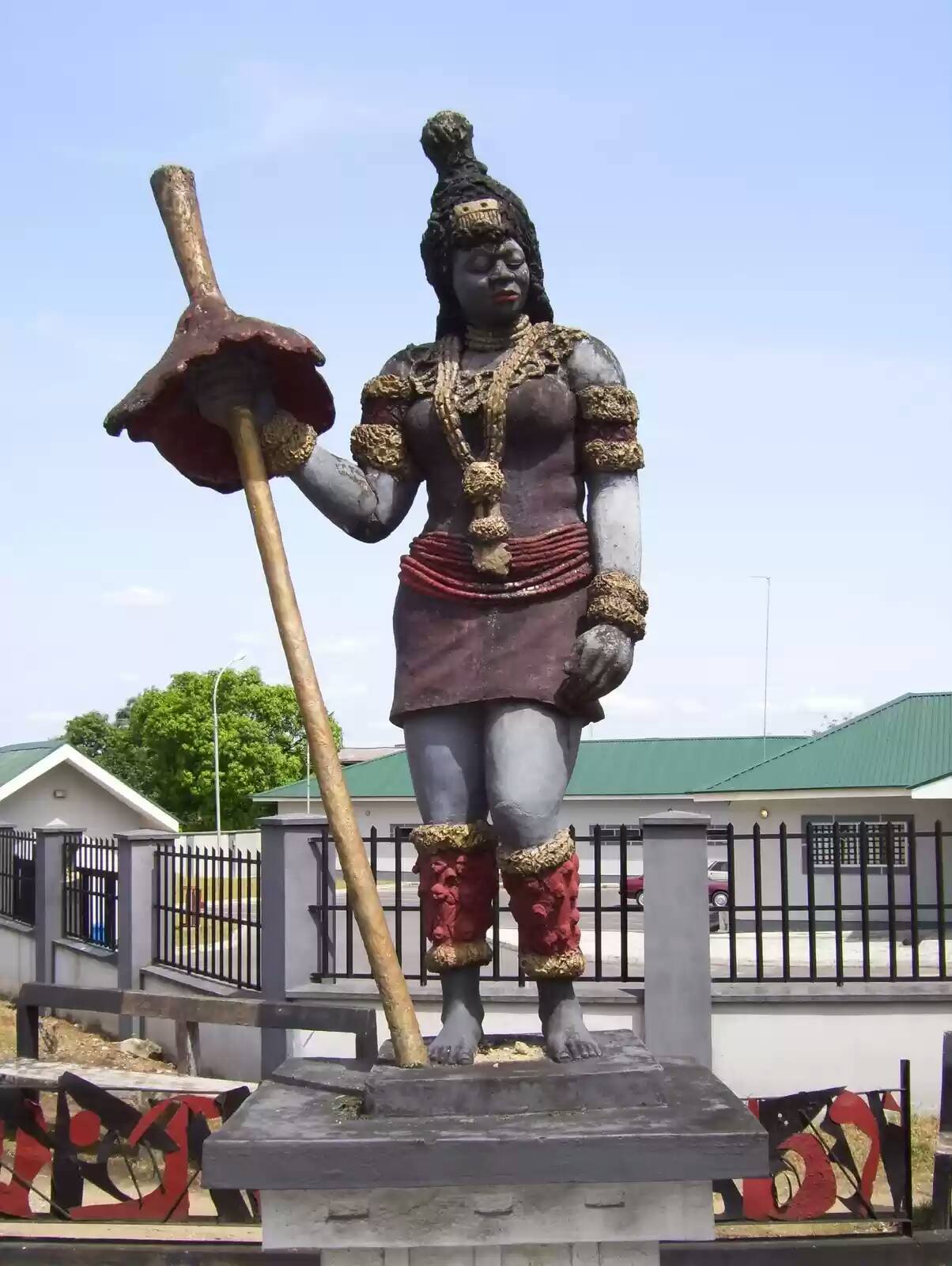 The Moninkim statue and Big Qua in CalabarThe Moninkim statue and Big Qua in Calabar.